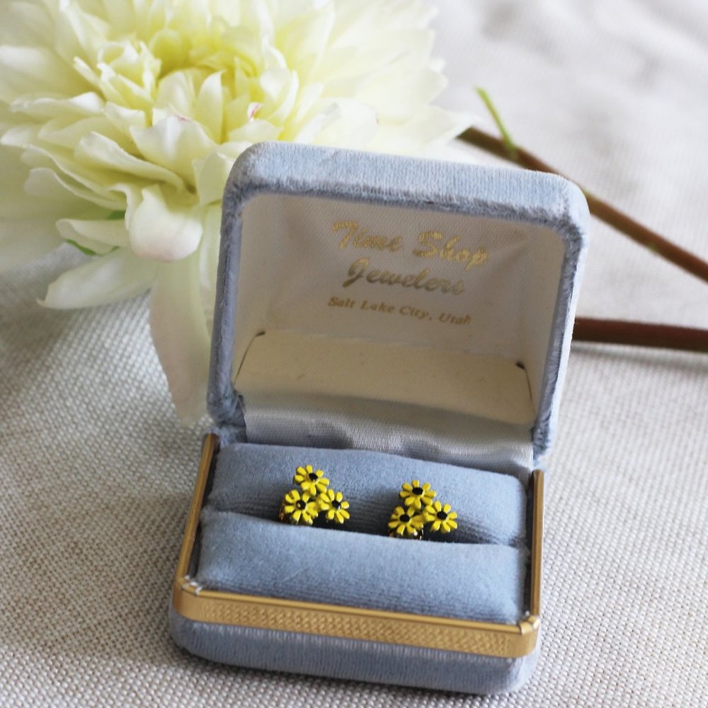 Daisy Stud Earrings